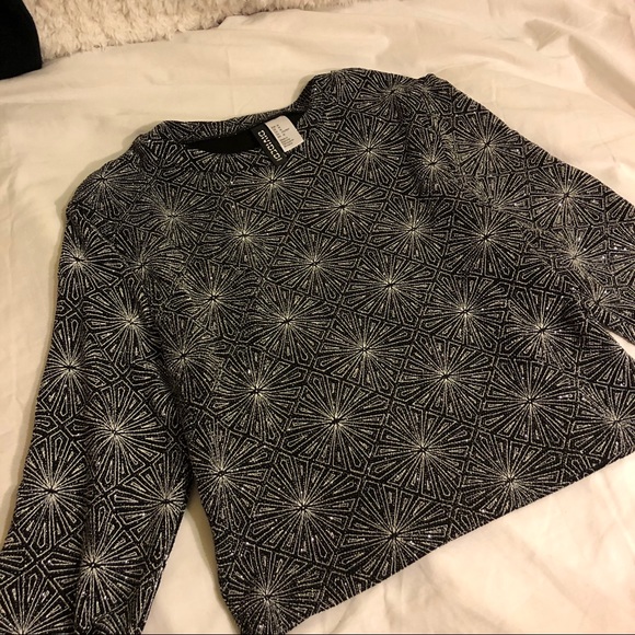 Shimmery designed long sleeve crop top